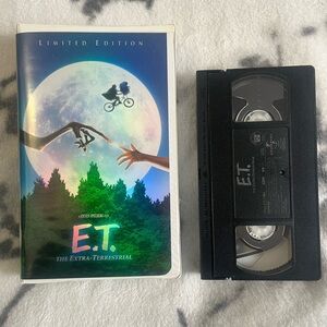 2002 E.T. The Extra-Terrestrial White Clamshell Case Limited Edition VHS Tape